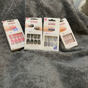 Lot of FIFTEEN new press on KISS nails